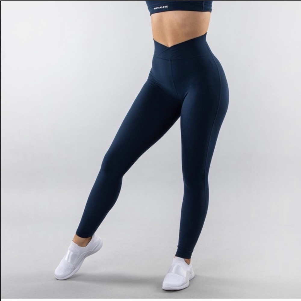 ISO ALPHALETE TRUE NAVY SURFACE PATH LEGGINGS